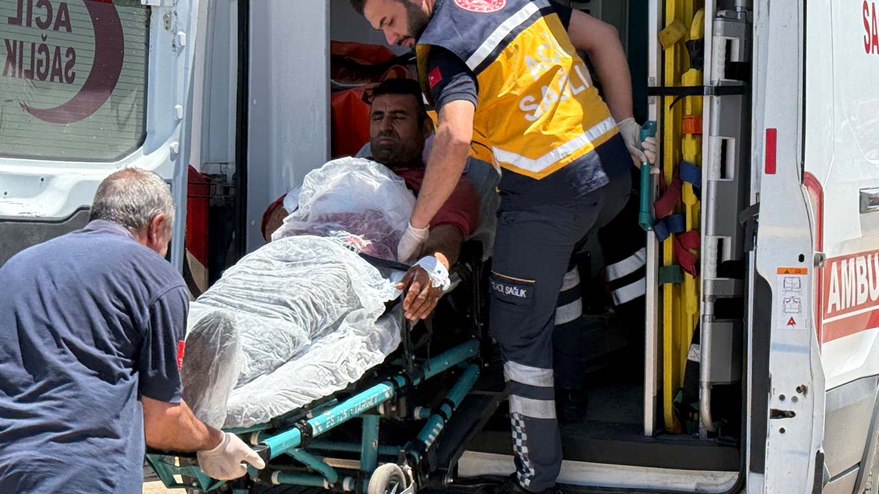 Lice’de bileği kesilen vatandaş helikopterle hastaneye sevk edildi