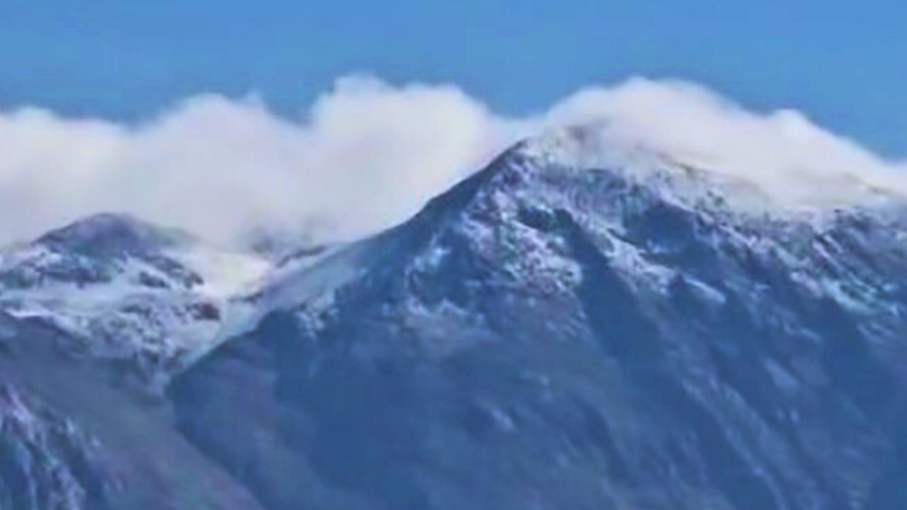 Yaz ortasında Munzur Dağları beyaza büründü