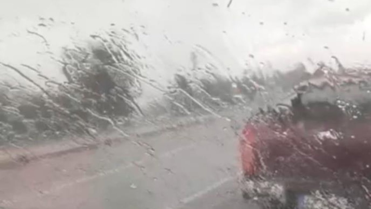 Elazığ'da şaşırtan hava: Temmuz ayında dolu ve sağanak yağdı
