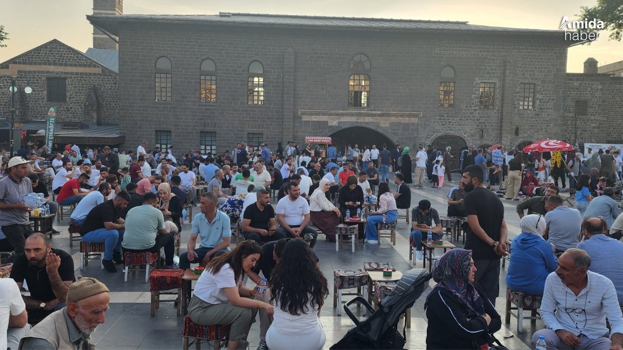 Diyarbakır’da serinlik işe yaradı: Sur tıklım tıklım