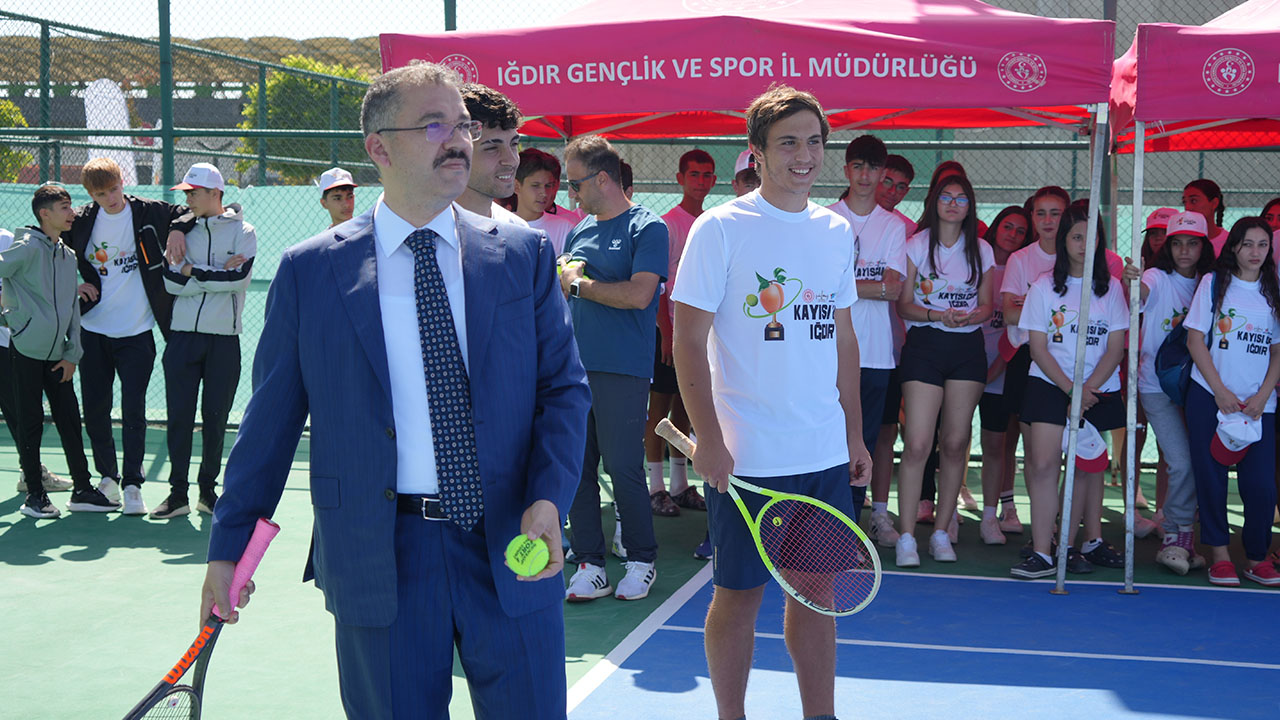 Iğdır'da 5. Kayısı Cup Tenis Turnuvası başladı