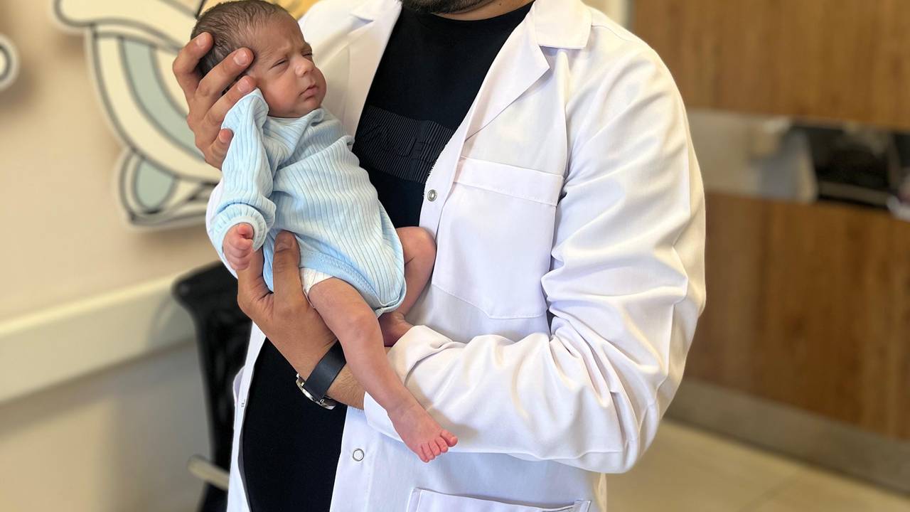 905 gram doğan bebek 2 kilo 70 gramla taburcu oldu