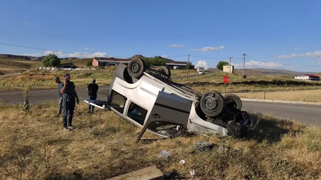 Bingöl'de trafik kazası: Yaralılar hastaneye kaldırıldı
