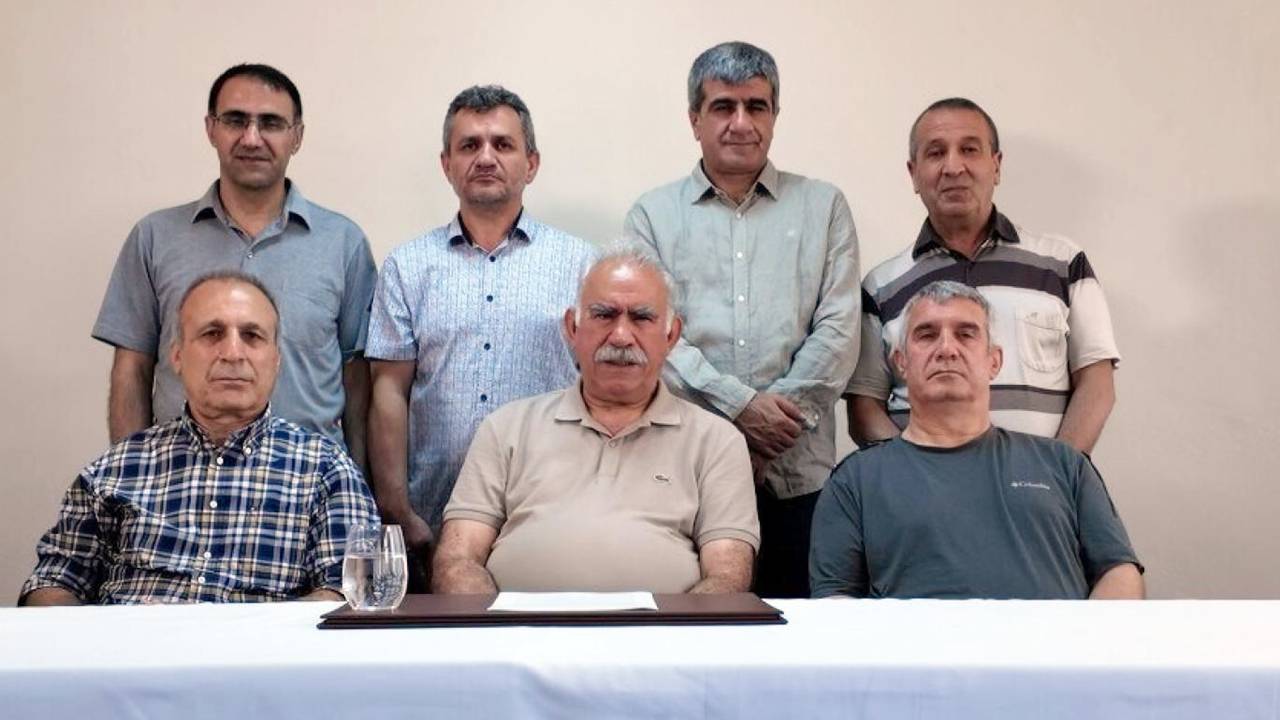 Öcalan’ın yeni fotoğrafı paylaşıldı: Videolu çağrı yapacak!