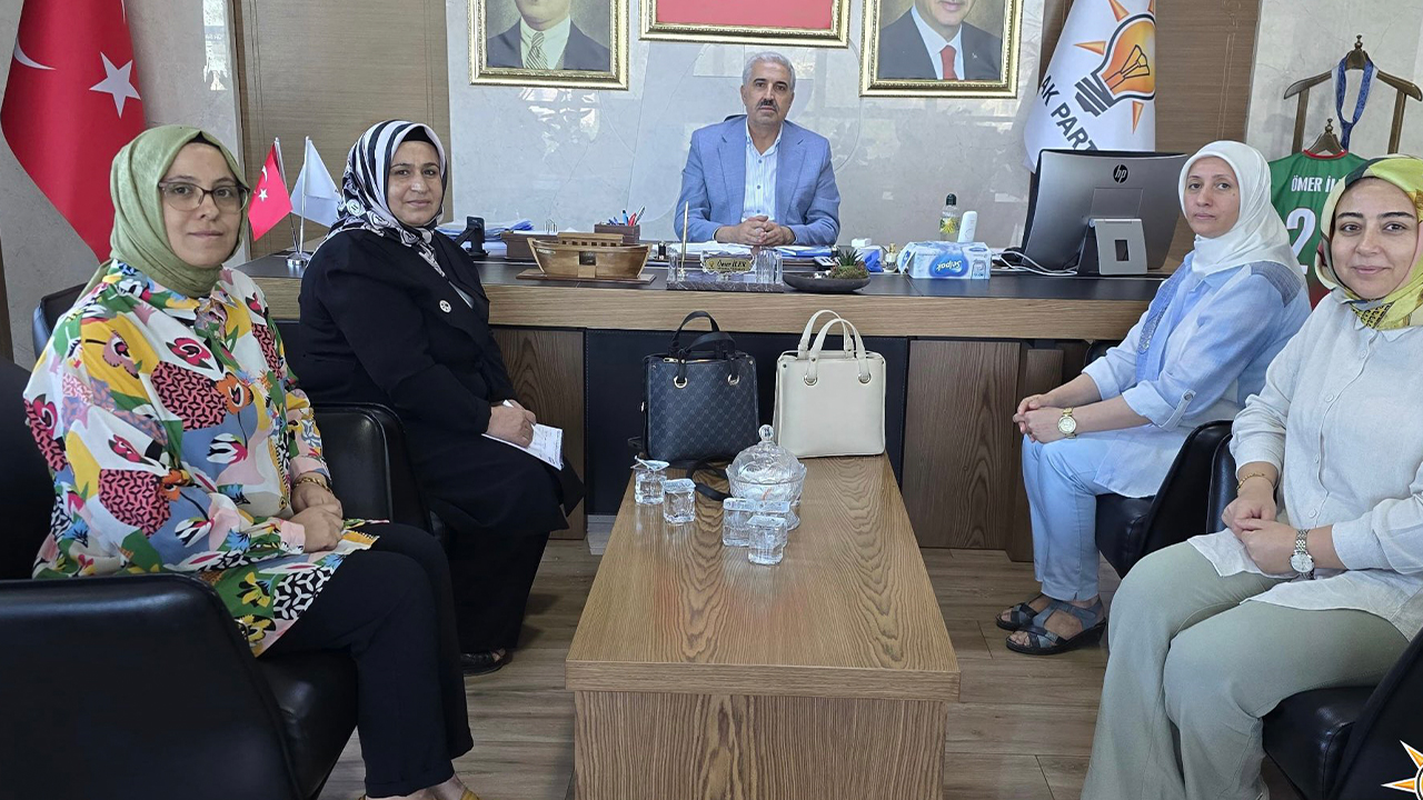 Diyarbakır’da kadın toplantısı: Erkek başkan ‘başkanlık’ etti