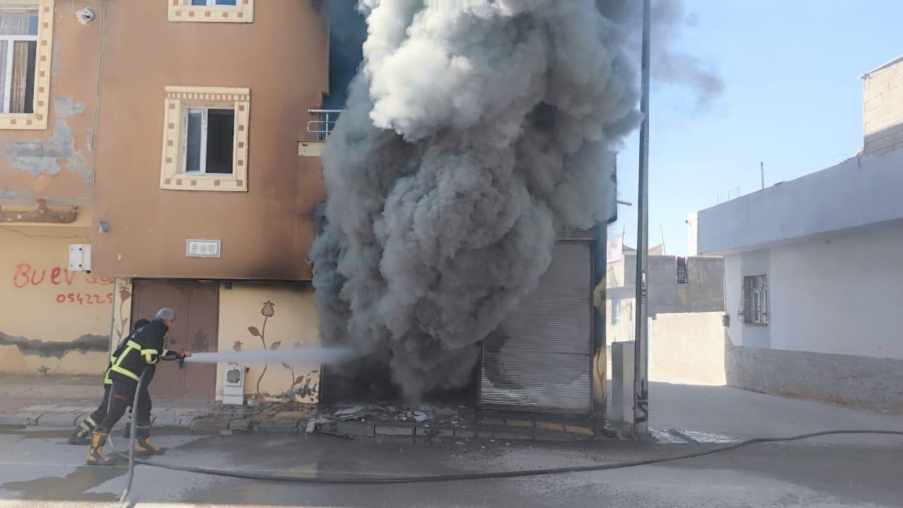 Şanlıurfa'da depo yangını korkuttu