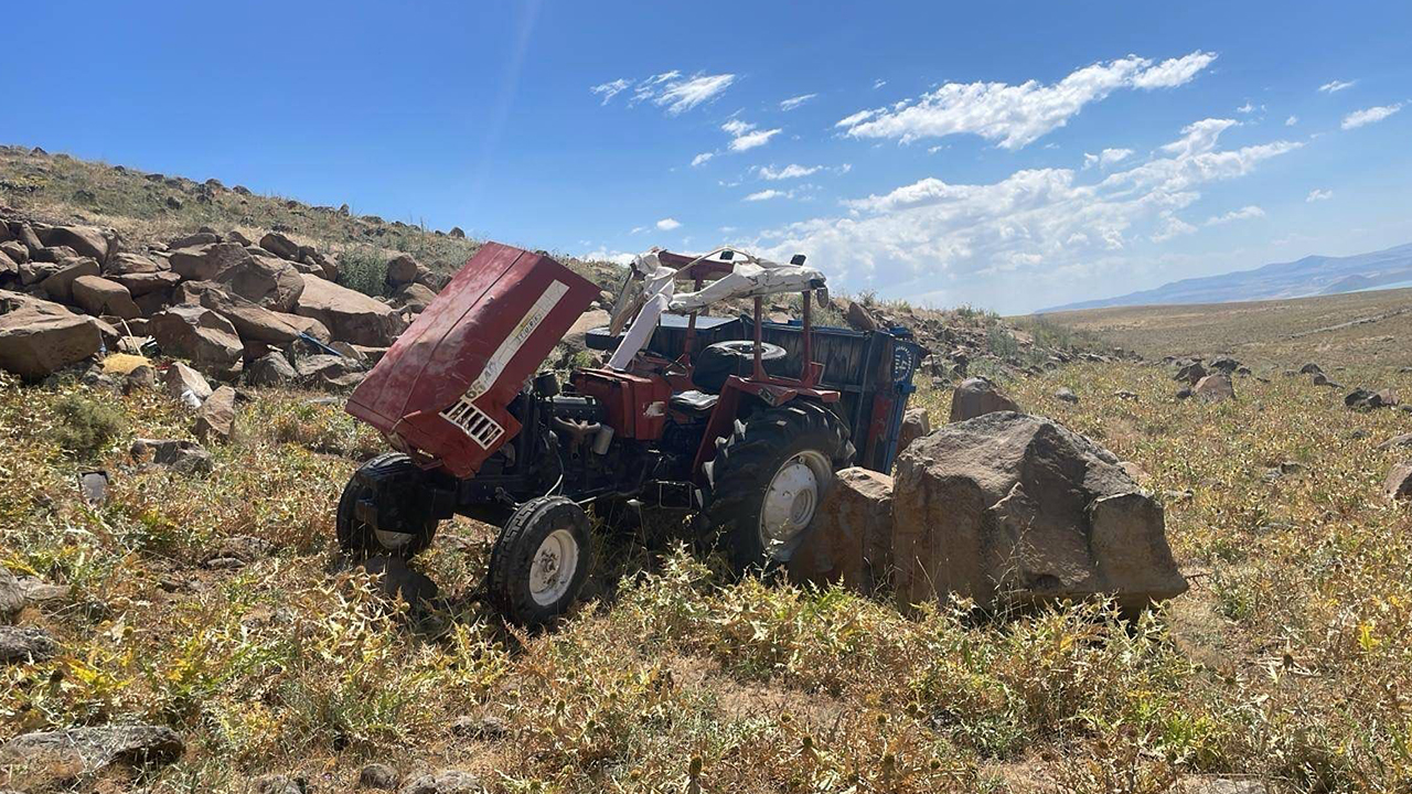 Muş’ta traktör uçuruma yuvarlandı: 1’i ağır 3 yaralı
