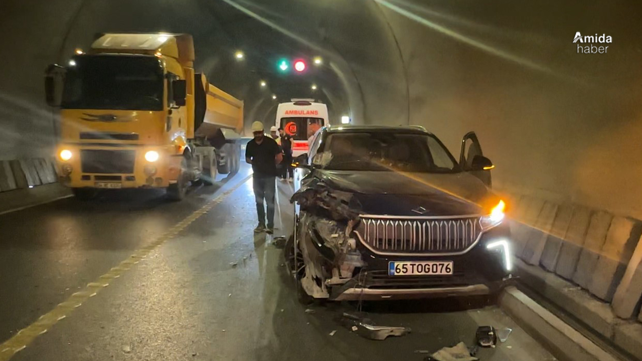 Van-Hakkari yolunda maddi hasarlı trafik kazası