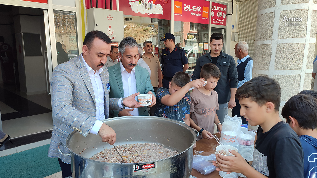 Adıyaman’da bin 500 kişiye aşure dağıtıldı