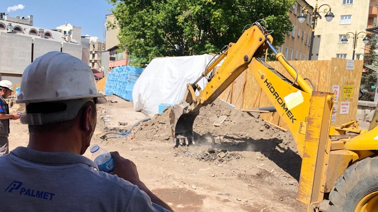 Erzurum'da Doğalgaz borusu delinmesi paniğe neden oldu
