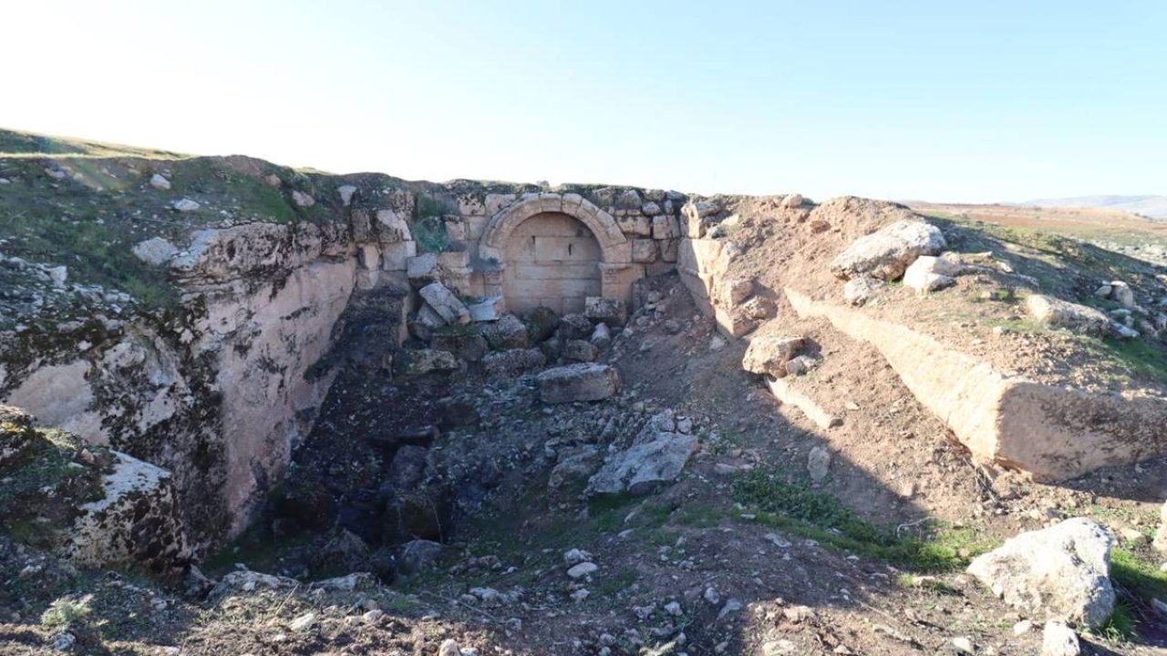 Şanlıurfa’da anıtsal mezar kalıntısı bulundu
