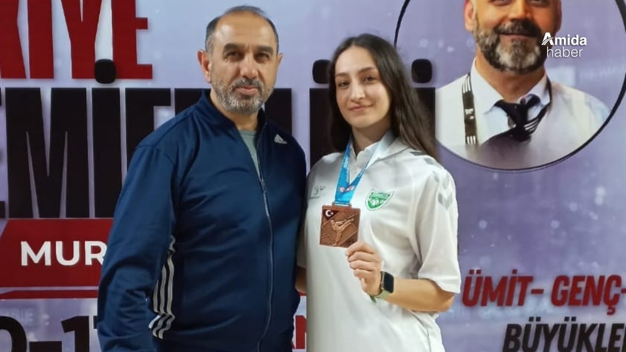 Diyarbakırlı Milli Karateci kürsüde yerini aldı