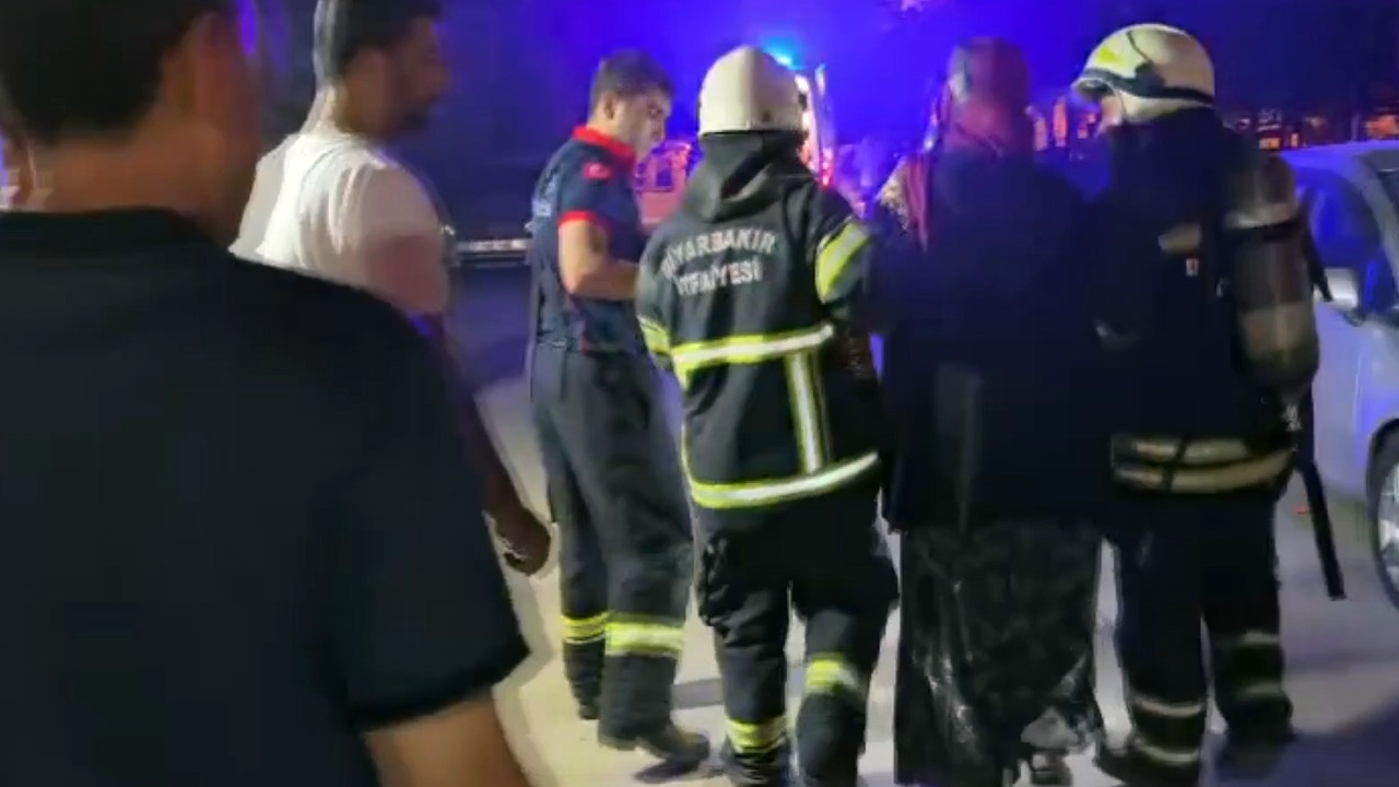 Diyarbakır’da çifte yangın: İtfaiye eri hastaneye kaldırıldı