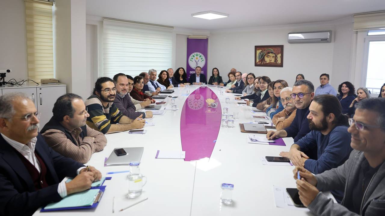 DEM Parti’den ‘silah bırakma’ sonrası olağanüstü toplantı