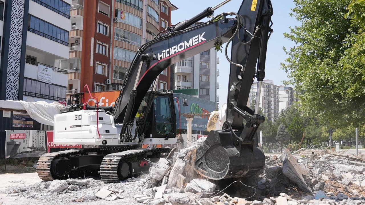 Hazardağlı kavşağı'nda yenileme çalışmaları Elazığ'da başladı