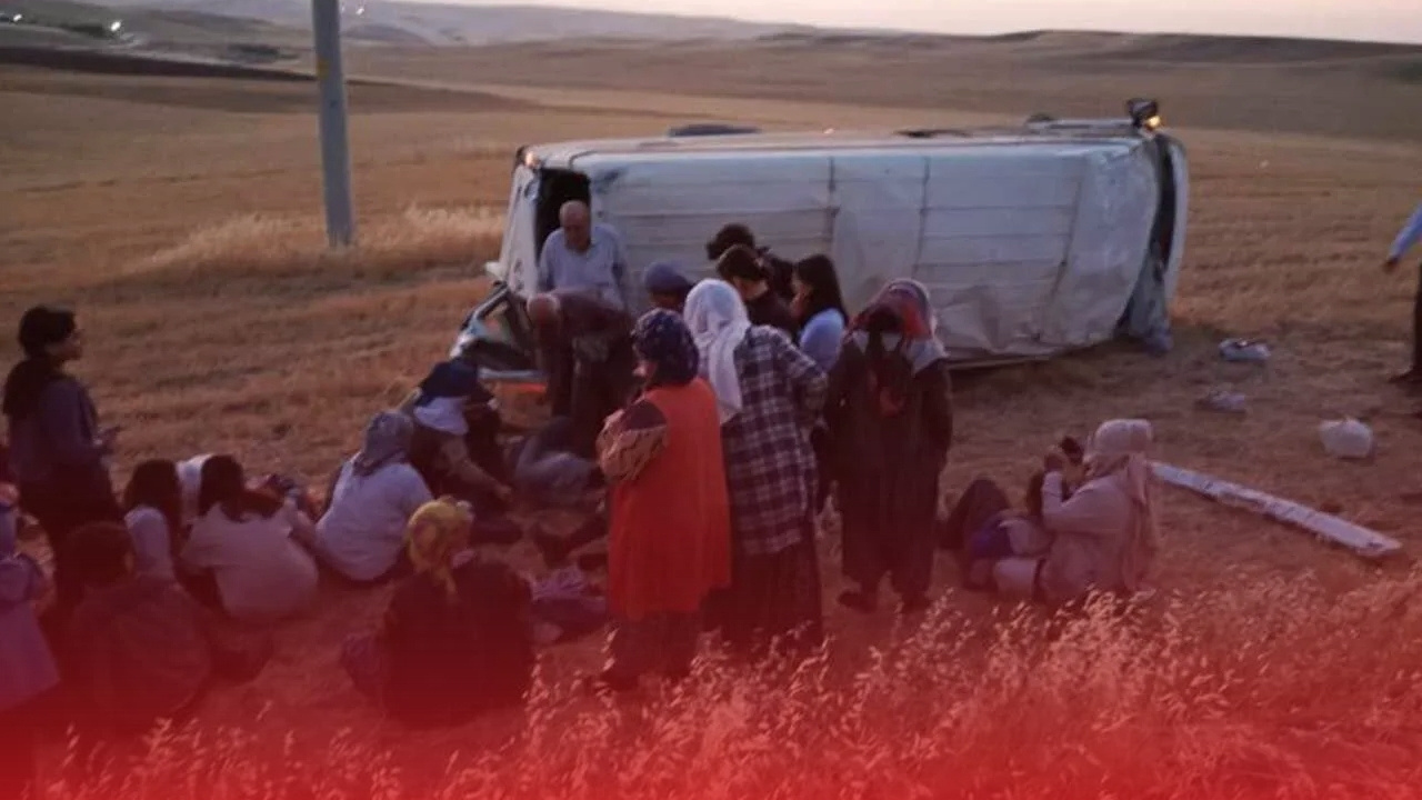 Diyarbakır’da minibüs devrildi: 17 tarım işçisi yaralı