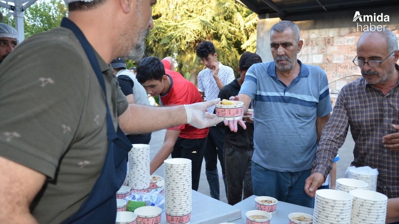 Muharrem ayının bereketi Diyarbakır sokaklarına taştı