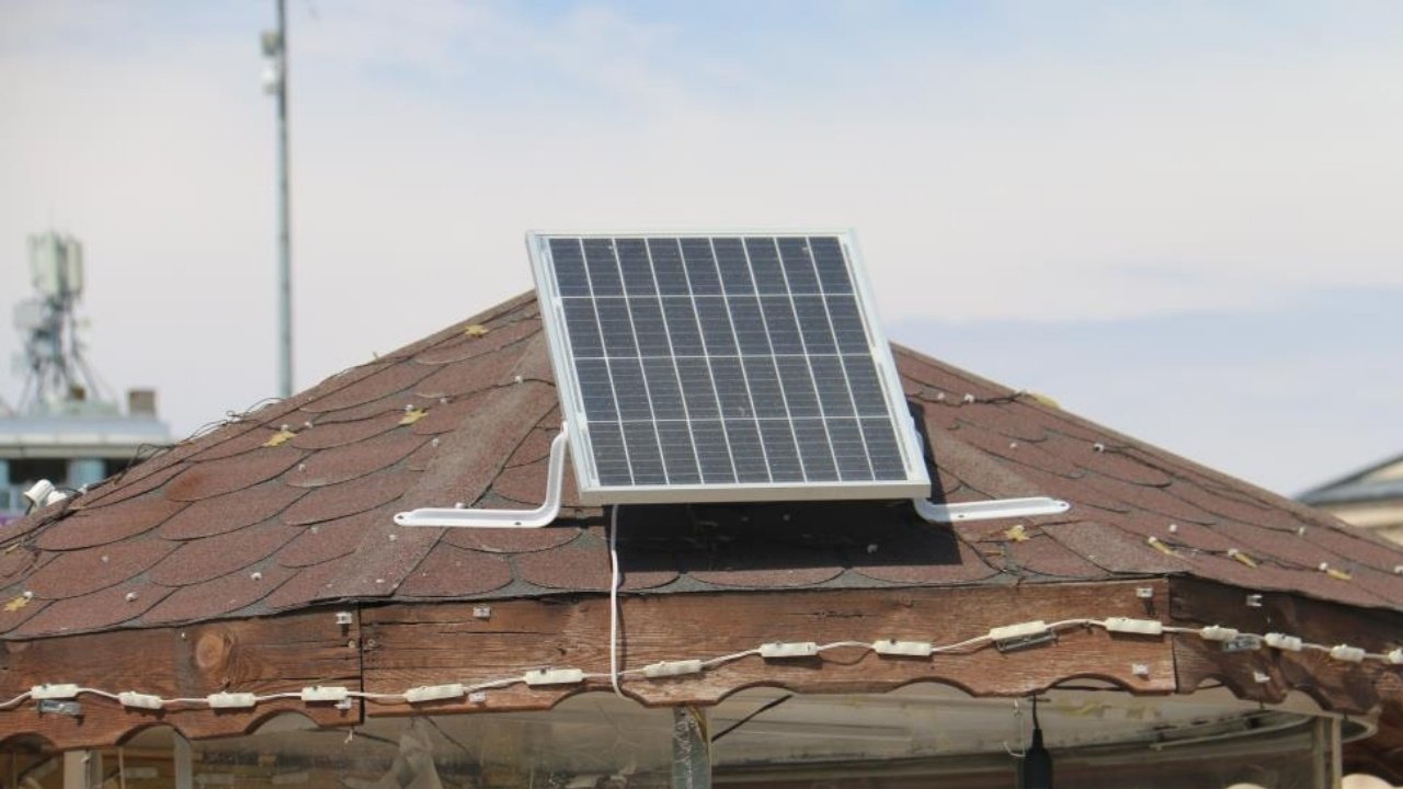 O şehirde güneş enerjisi seyyar tezgahlara kadar düştü