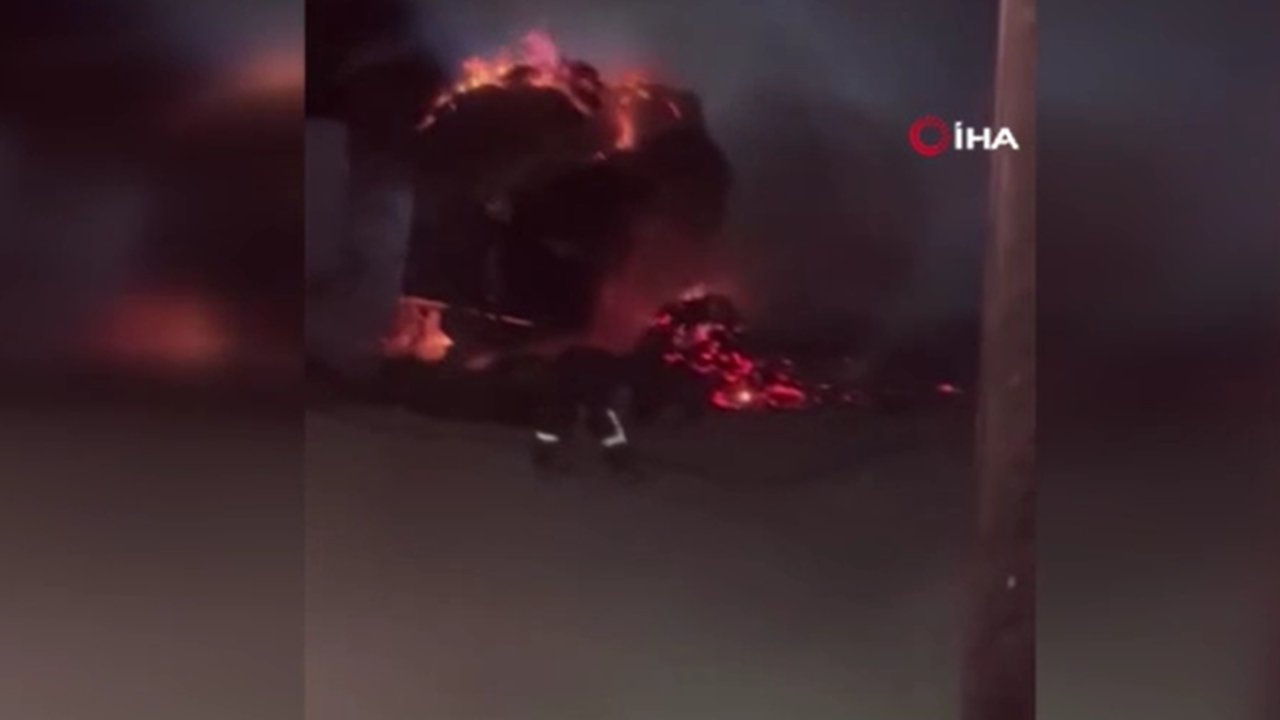 Römork ve içerisinde bulunan samanlar küle döndü