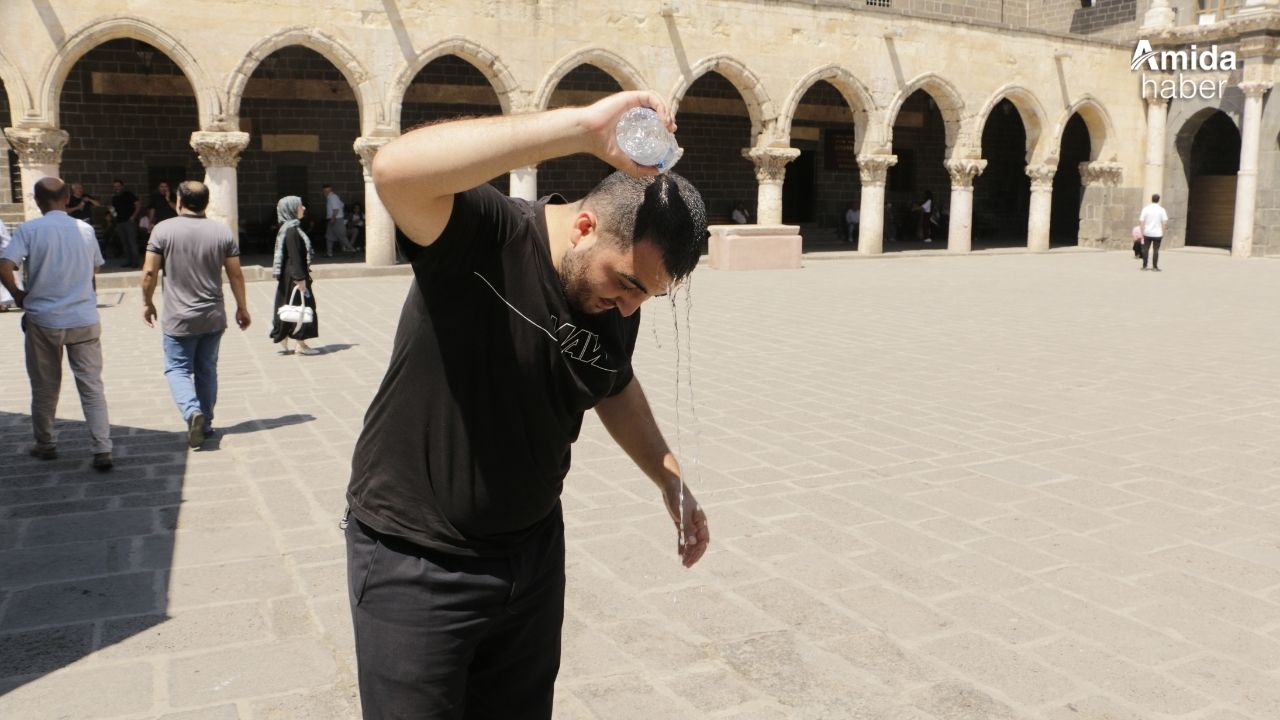 Diyarbakır'da sıcaklar 'gelmez olaydım' dedirtti