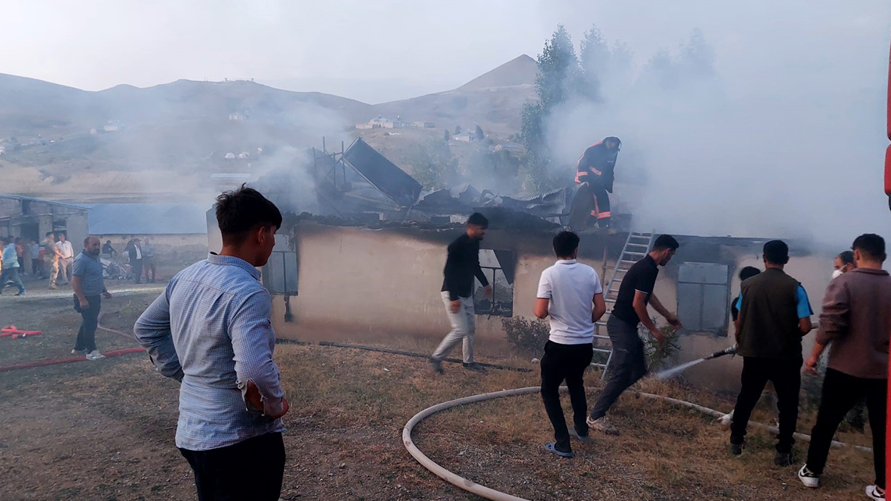 Van’da yangın maddi hasara yol açtı