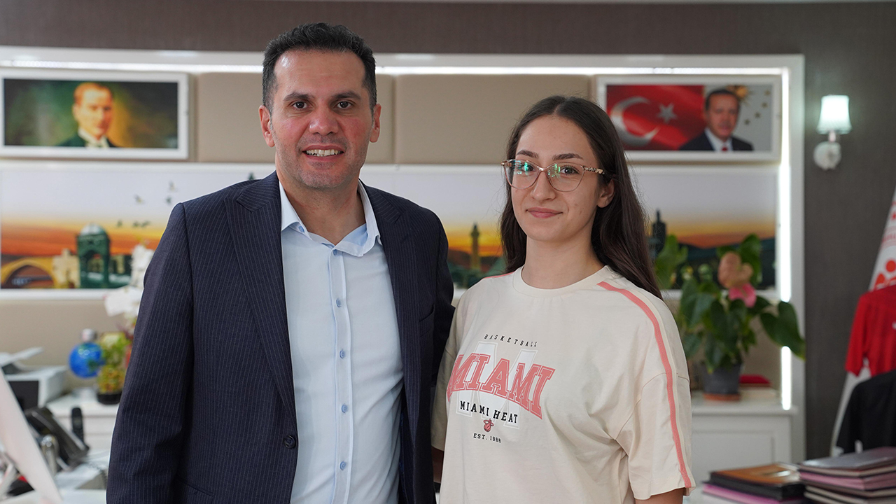 Diyarbakırlı milli sporcu Gençlik Spor İl Müdürü’nü ziyaret etti