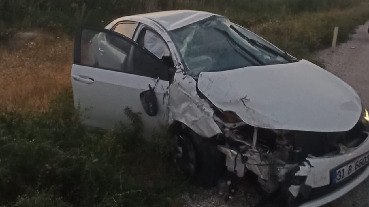 Van'da otomobil ile kamyonet çarpıştı: Kazada 6 kişi yaralandı