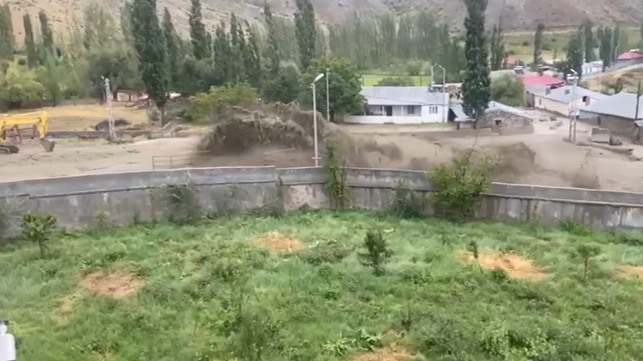Kars'ta şiddetli sel meydana geldi
