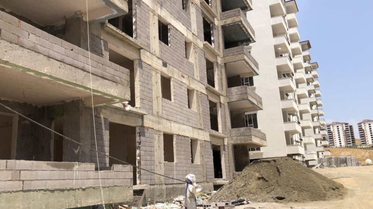 Elazığ’da inşaatın 4. katından düşen işçi öldü
