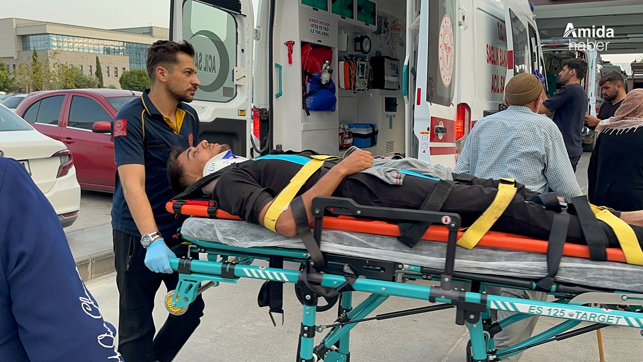 Adıyaman’da motosiklet otomobille çarpıştı: 2 ağır yaralı