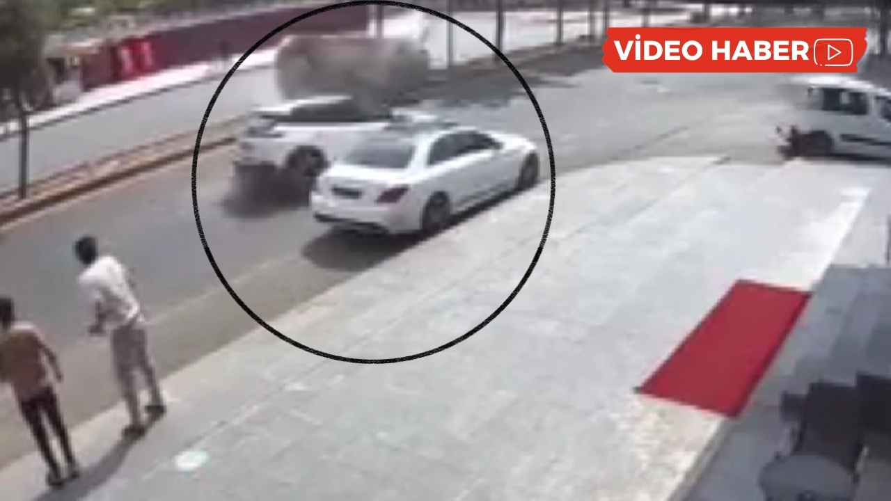 Diyarbakır’da ticari taksi takla attı: İşte o görüntüler