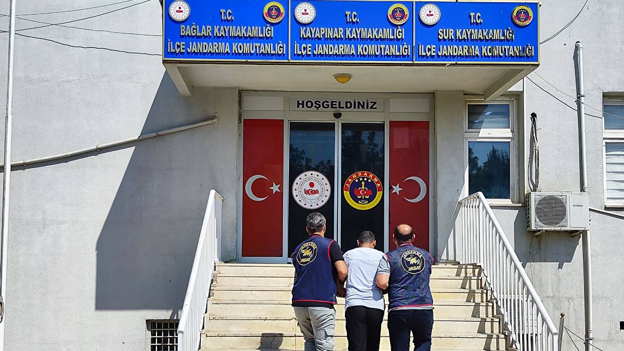 Diyarbakır’da iki firari yakalandı: 45 yıl cezaları var