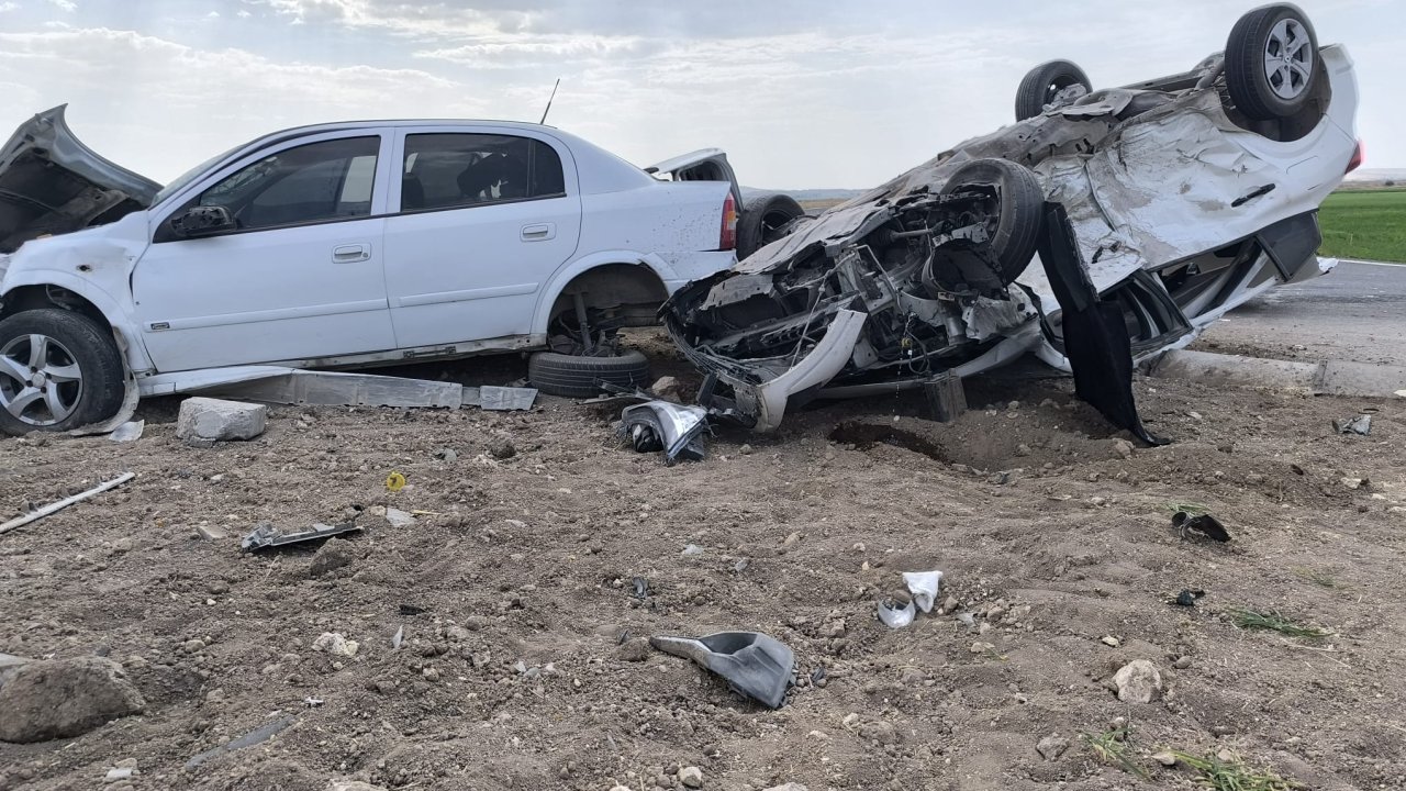 Şanlıurfa'da iki otomobilin çarpıştığı kazada 4 kişi yaralandı