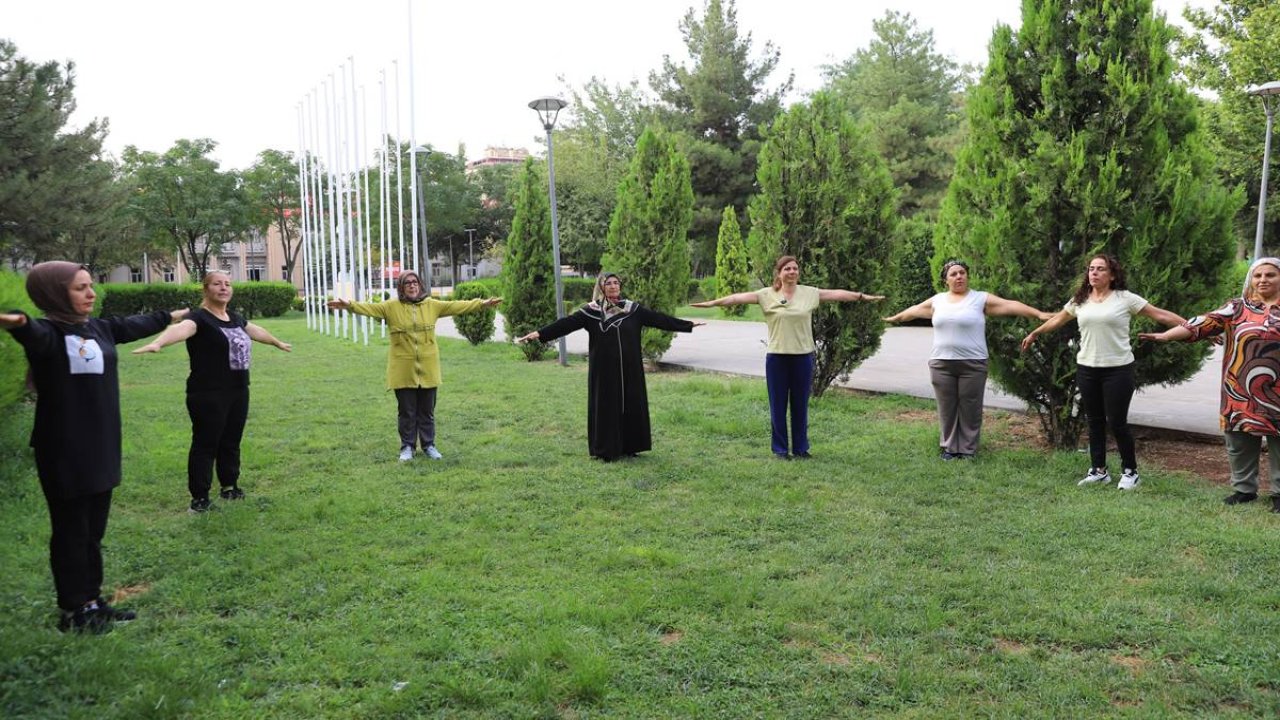 Serra Bucak, kadınlarla sabah sporunda