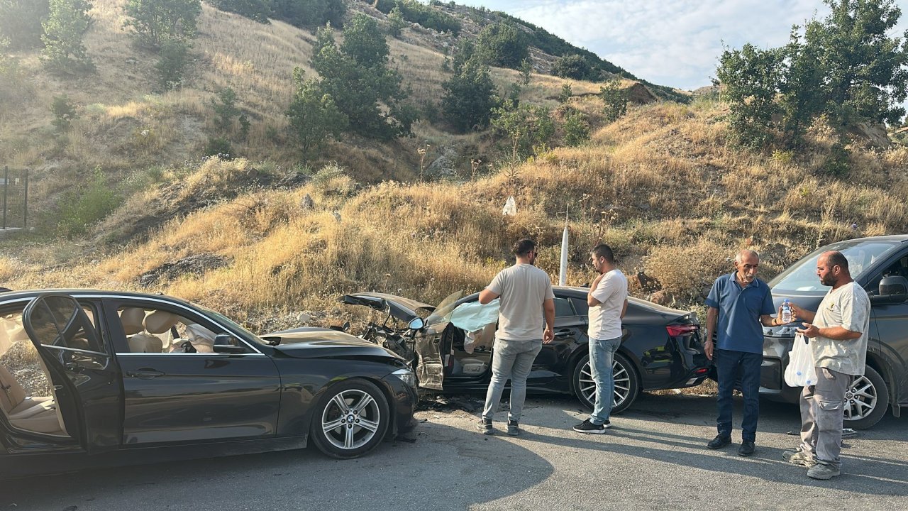 Tunceli’de zincirleme trafik kazası: 5 yaralı