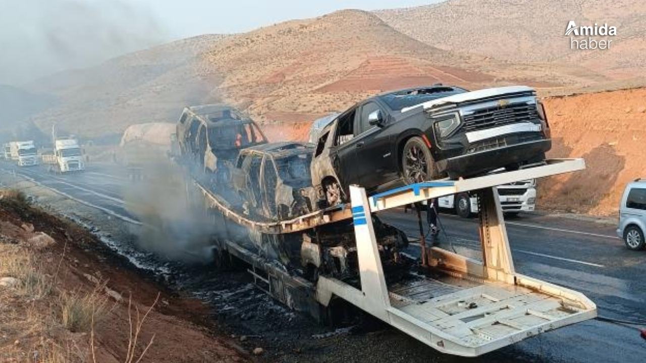 Batman’da 5 sıfır araç, tırla birlikte cayır cayır yandı