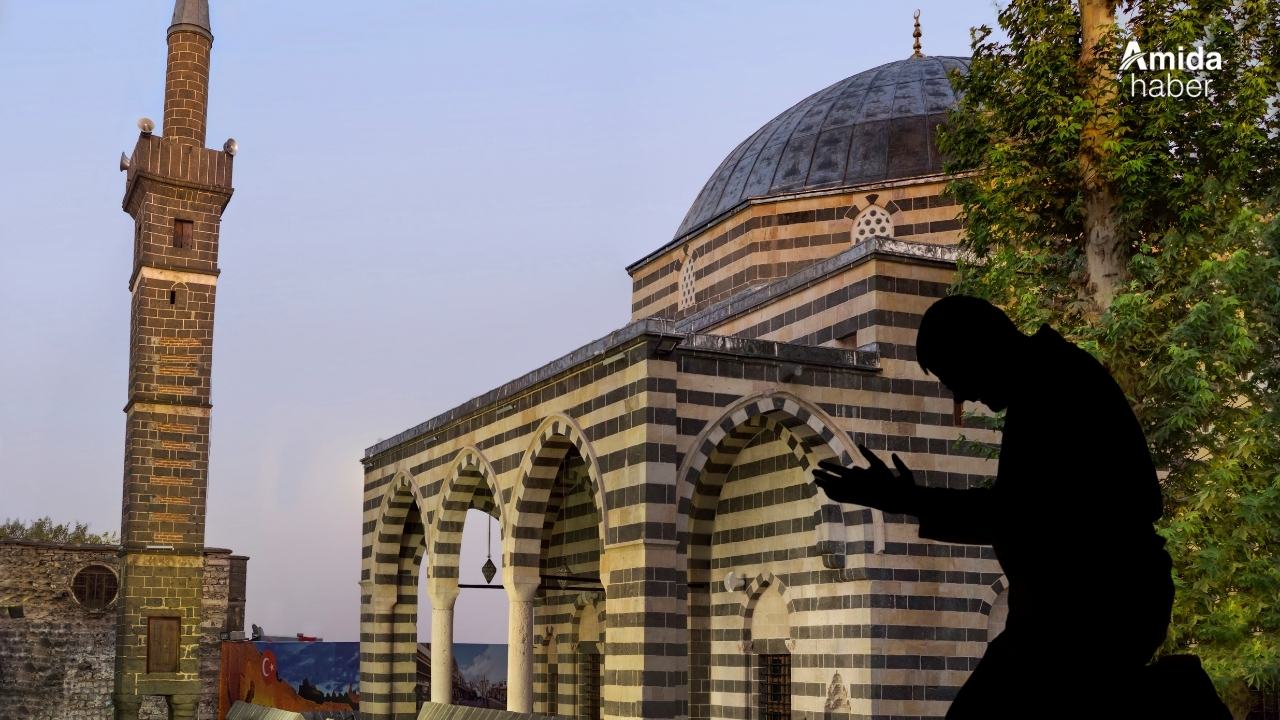 Diyarbakır’da afetlere karşı camilerde toplu dua edildi