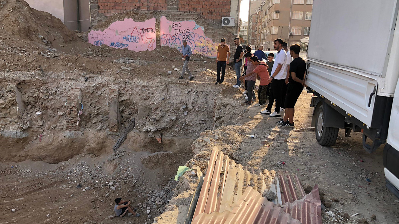 İnşaat çukuruna düşen çocuk kurtarıldı