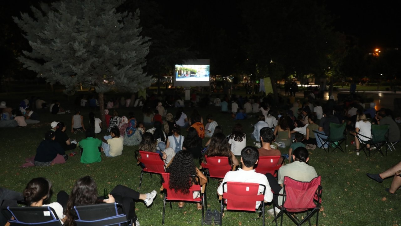 Diyarbakır’da açık havada sinema keyfi