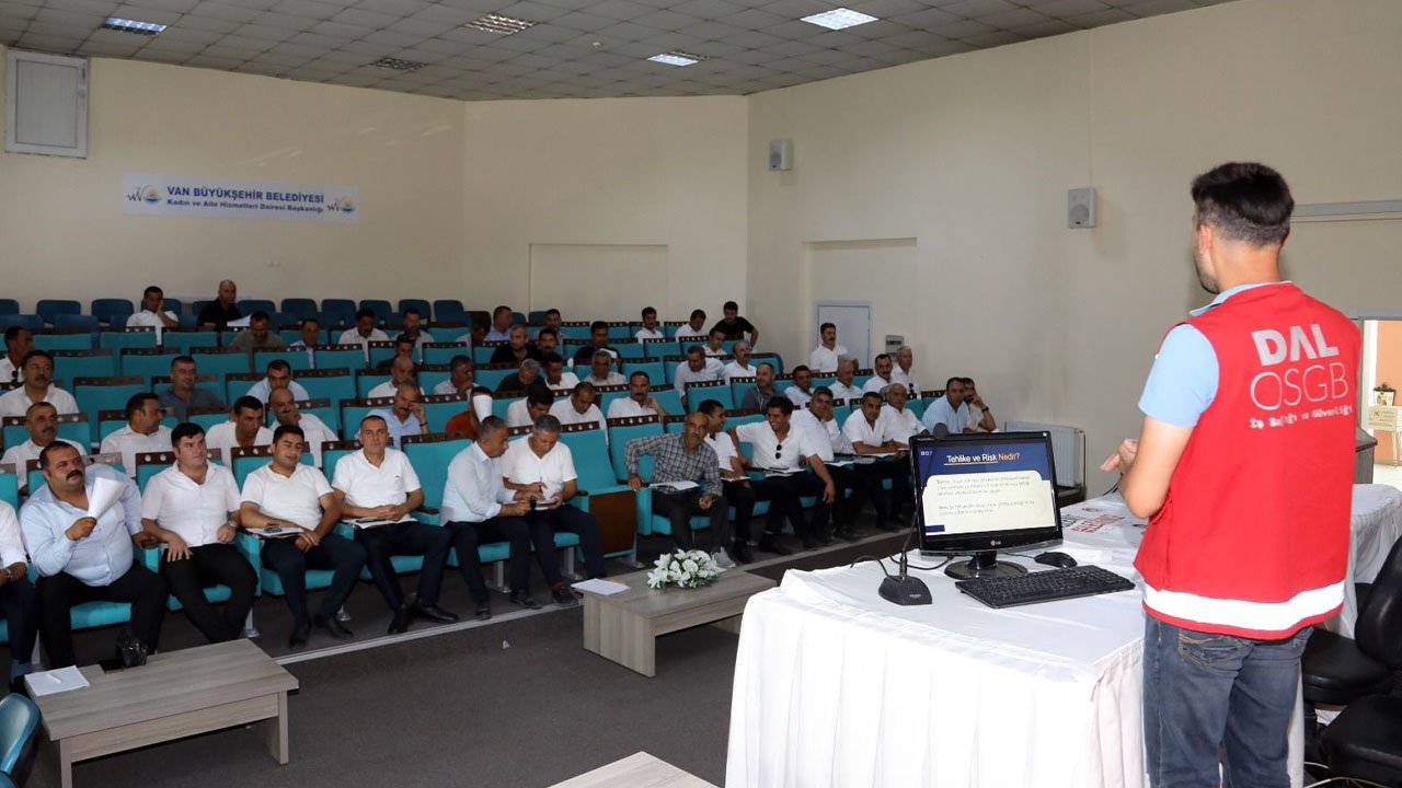 Van’daki otobüs şoförlerine eğitim programı düzenlendi