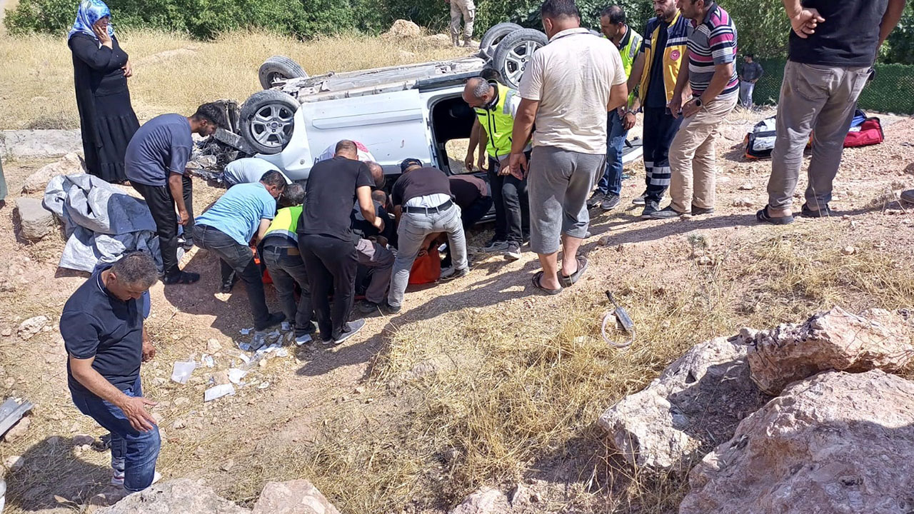 Siirt’te araç şarampole yuvarlandı: 2'si ağır 5 yaralı