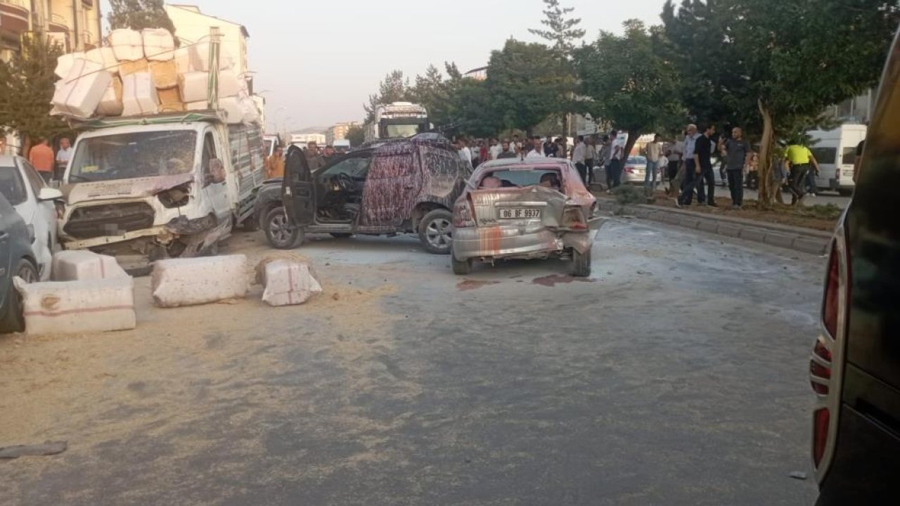 Bitlis’te tır faciası: Freni boşalan araç ortalığı dağıttı