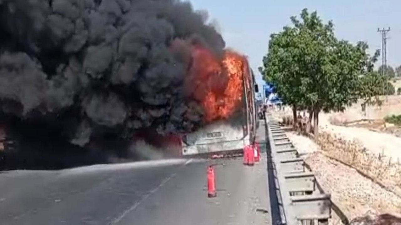 Şanlıurfa'da şehir içi yolcu otobüsü alev alev yandı