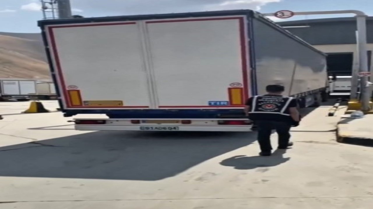Yüksekova'da tırda 65 kilo uyuşturucu ele geçirildi