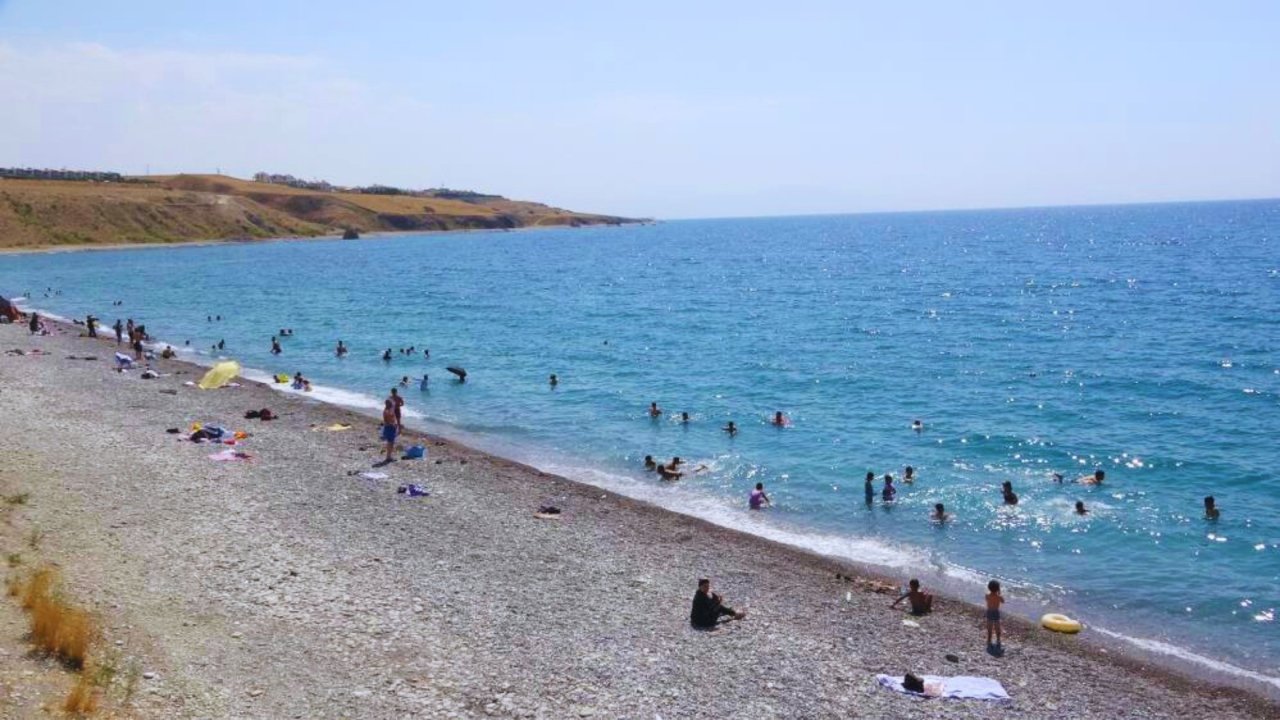 Mavi bayraklı Van Gölü Plajı tatilcilerin radarında
