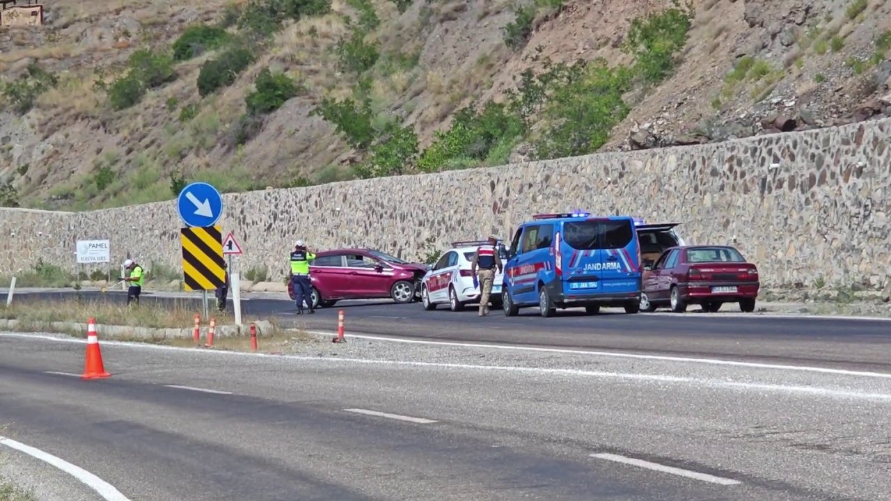 Erzurum’da sürücü hatası kazaya neden oldu