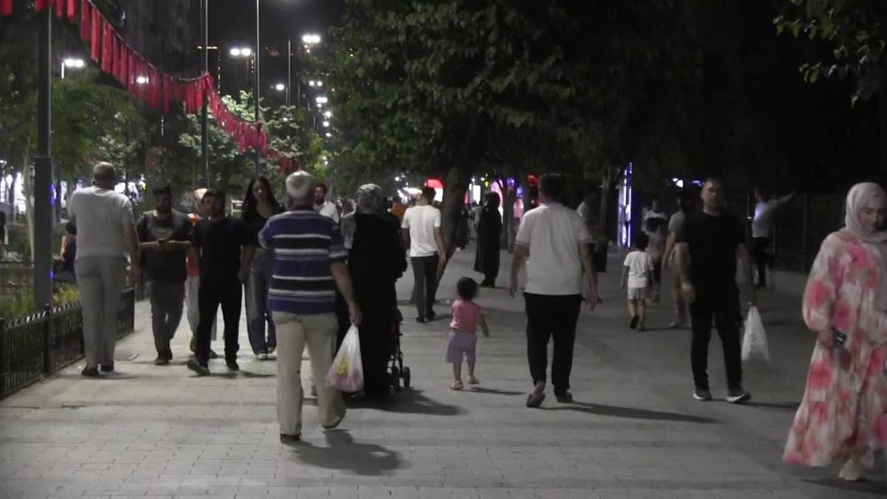 Siirt'te sıcaklarla mücadele: Gündüzler geceye döndü