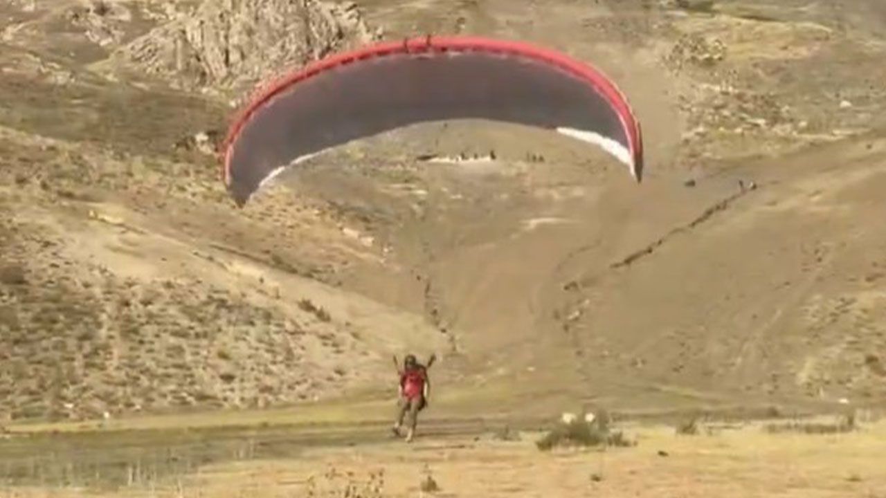 Hakkari’de yamaç paraşütü eğitimi gerçekleşti