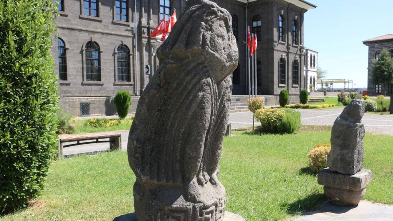 Diyarbakır Müzesi 79 yıl sonra 2 bin 500 yıllık eserleri sergiledi