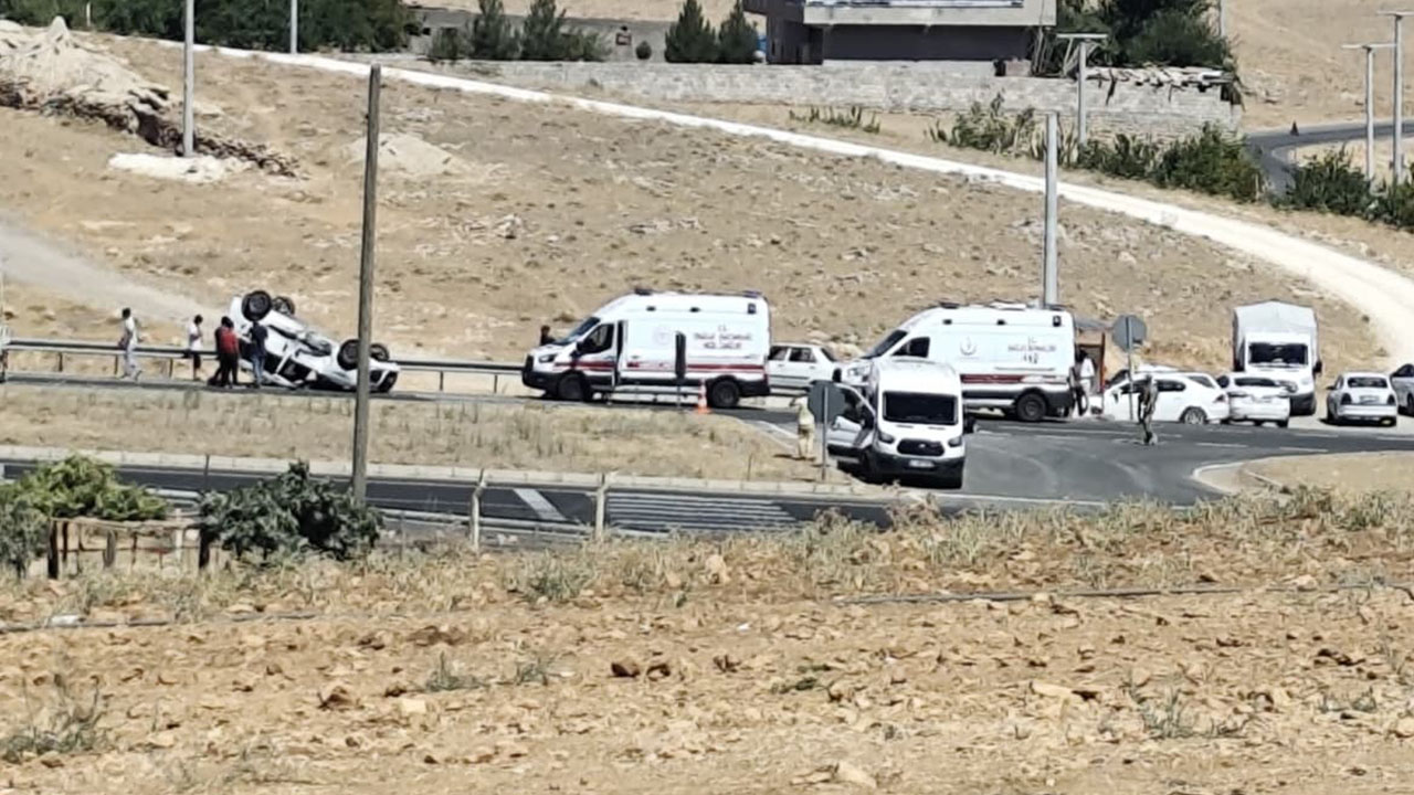 Diyarbakır'da otomobil devrildi: 2 yaralı